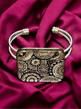 Vintage Silver Mandala Etched Square Cutt Bangle Bracelet